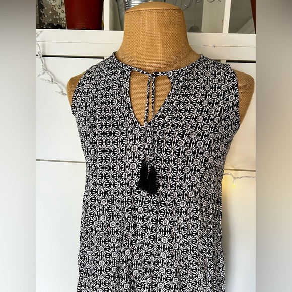 Old navy Women’s top - Picture 3 of 4